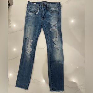 AMERICAN EAGLE ripped jeans